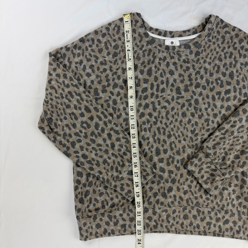 SUNDRY Grey Leopard Print Women's Pullover Top Size 2 Medium (Like New) - Picture 9 of 12